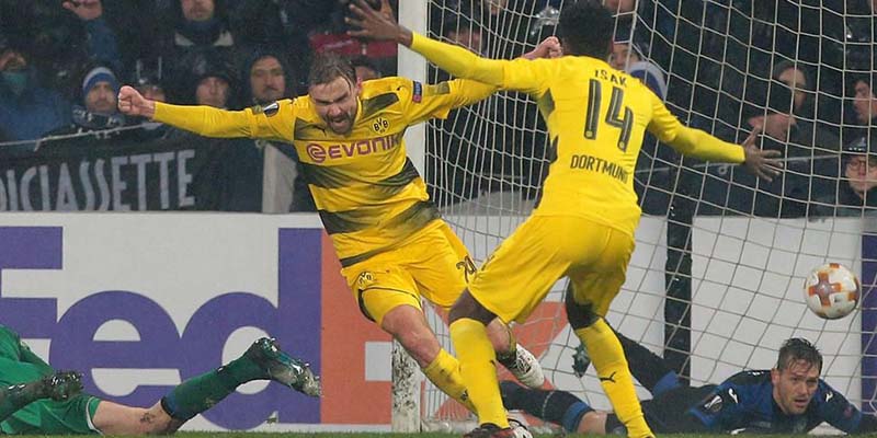 Schmelzer ghi bàn quyết định giúp Dortmund đánh bại Atalanta